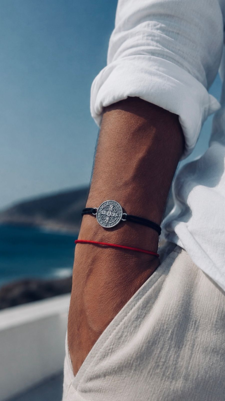 Parceiro usando pulseira São Bento SEORF