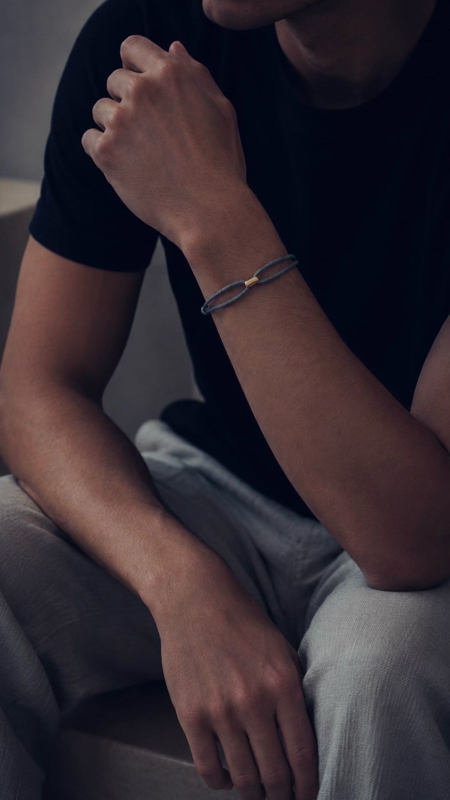 Parceiro usando pulseira SEORF