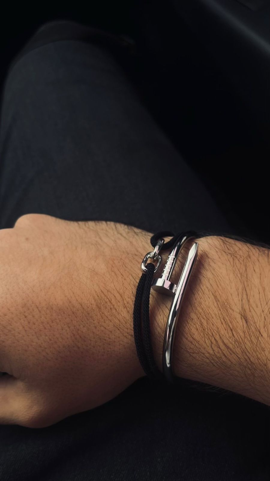 Detalhe de pulseiras SEORF